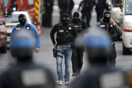 Saint Denis sotto assedio © EPA