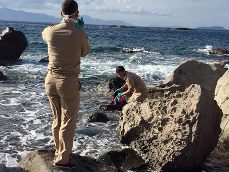 Il corpo di una bambina di 4 anni è stato ritrovato da alcuni pescatori sulla costa egea della Turchia © EPA