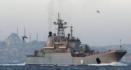 La nave russa 'Caesar Kunikov' al largo di Istanbul © EPA