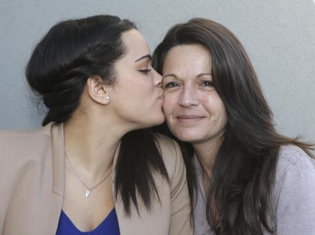 Sophie Serrano, a sinistra, e la figlia Manon © AP