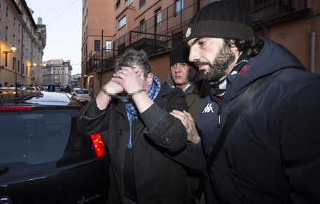 Una delle persone arrestate dai carabinieri nel corso delloperazione anticamorra a Roma © ANSA