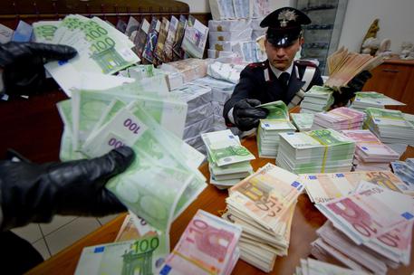 53 milioni di euro falsi trovati in cantina nel Napoletano © ANSA