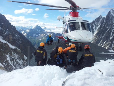 Elicottero del Soccorso alpino valdostano © ANSA
