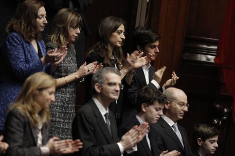 La famiglia Mattarella nell'aula della Camera assiste alla cerimonia del giuramento © ANSA