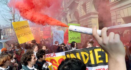 Scuola: corteo studenti a Torino,no a riforma Renzi-Giannini © ANSA