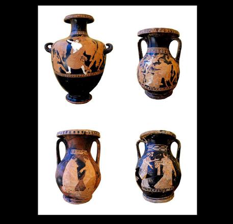 Quattro vasi a figure rosse (risalente al IV secolo a.C.) rubati dal Museo di Apollonia © ANSA