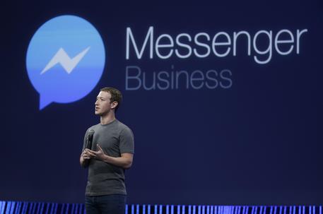 Mark Zuckerberg: Messenger diventa una piattaforma, ospita 40 app © AP