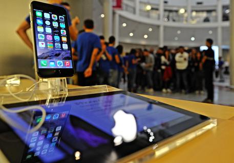 Apple forse lancerà l'iPhone 6C © ANSA