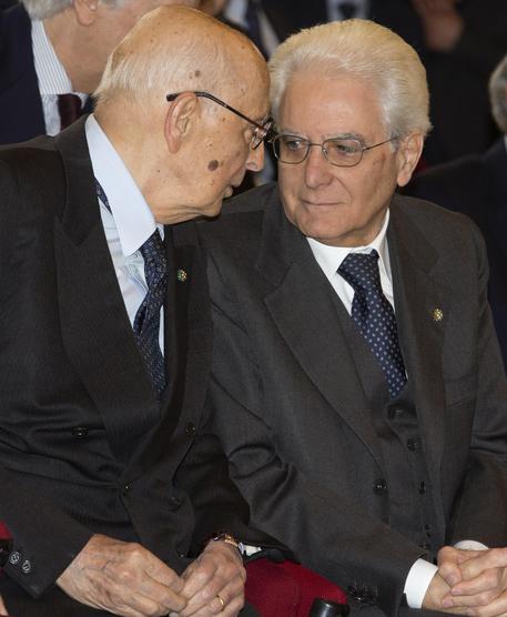 Il presidente emerito Giorgio Napolitano (s) e il presidente della Repubblica, Sergio Mattarella,  durante il convegno © ANSA