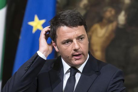 Il presidente del Consiglio Matteo Renzi nel corso di una conferenza stampa a palazzo Chigi a Roma © ANSA