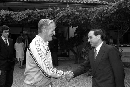 25 settembre: Silvio Berlusconi con Nils Liedholm a Milanello © ANSA