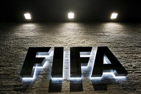 Il logo della Fifa nella sede di Zurigo © EPA