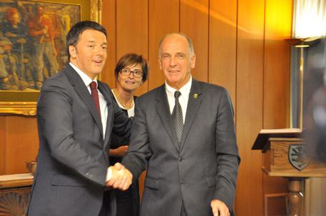 Il premier Renzi e il presidente Rollandin © ANSA