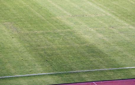 La svastica comparsa sul campo di calcio di Spalato. © AP