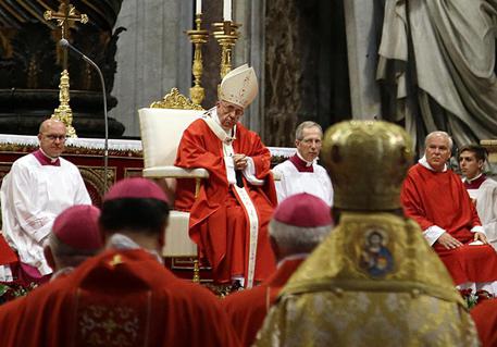 Papa: Chiesa non dei papi, vescovi, preti o fedeli © AP