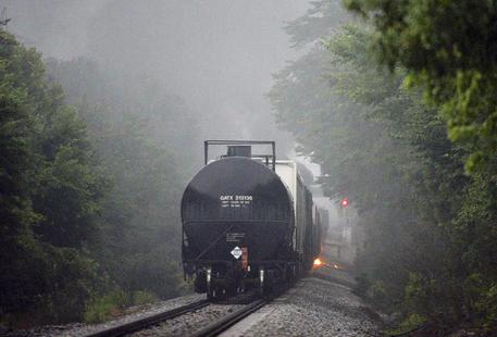 Usa: treno con sostanze tossiche deraglia e s'incendia © AP