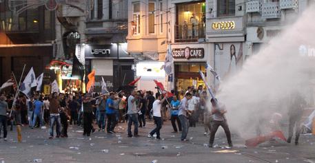 Turchia: 49 arresti a Istanbul in proteste per strage Suruc © ANSA 