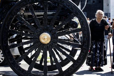 La ruota del carro funebre che ha trasportato Vittorio Casamonica © ANSA