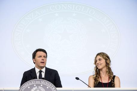 Matteo Renzi e Marianna Madia nella conferenza dopo l'approvazione del ddl sulla p.a. © ANSA