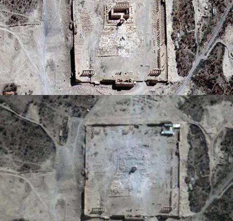 Una combo delle vedute satellitari dell'antica citta' di Palmira prima (sopra) e dopo (sotto) il blitz dell'Isis © EPA