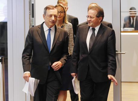 Mario Draghi e Vitor Constancio © AP