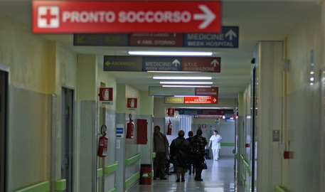 Un corridoio di ospedale © ANSA 