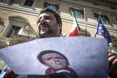 Matteo Salvini in una foto d'archivio durante una manifestazione di fronte a Montecitorio © ANSA