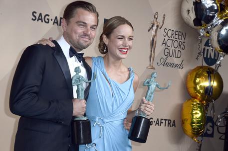 Leonardo Di Caprio e Brie Larson, premiati dai colleghi come migliori attori dell'anno ai Sag © EPA
