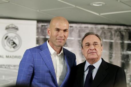 Zinedine Zidane sostituisce Benitez al Real Madrid © EPA