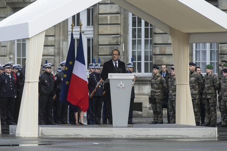 Hollande durante il discorso in Prefettura © EPA
