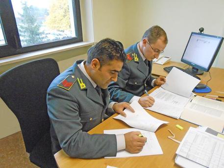 Militari della Guardia di Finanza in un'ispezione © ANSA