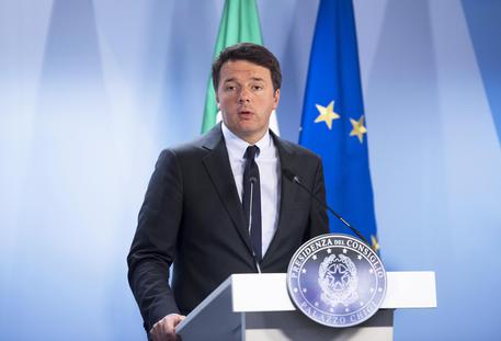 Il presidente del consiglio Matteo Renzi durante conferenza stampa a Bruxelles, 21 ottobre 2016.  ANSA/ TIBERIO BARCHIELLI © ANSA