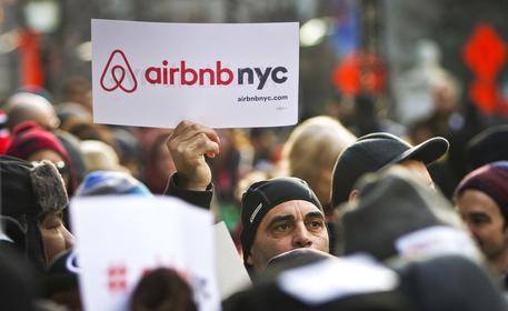 Una manifestazione pro Airbnb a New York © AP