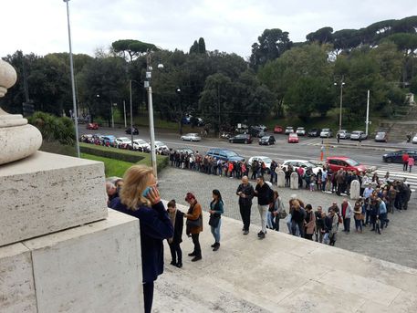 Domenica gratis al museo, le file davanti alla Gnam di Roma © ANSA
