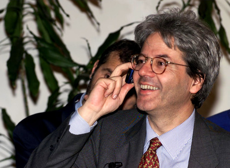 Paolo Gentiloni in un'immagine del maggio 2001 © ANSA