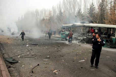 Turchia, autobomba a Kayseri: 13 morti e 48 feriti © EPA