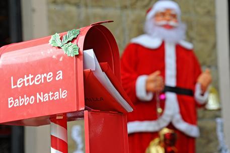 Regali Di Natale Su Internet.Natale 1 Italiano Su 2 Fa Regali Online Internet E Social Ansa It