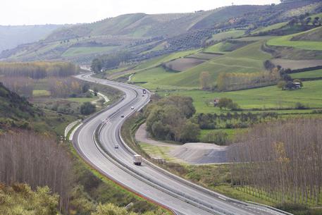 Il tratto autostradale Gioia Tauro-Scilla dopo i lavori di manutenzione e completamento  dell'Autostrada Salerno-Reggio Calabria © ANSA