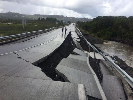 Cile, terremoto 7.7 e allerta tsunami © EPA