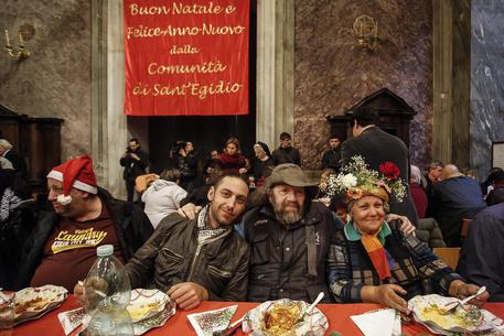 Natale: S. Egidio, 800 persone a pranzo poveri a Roma © ANSA