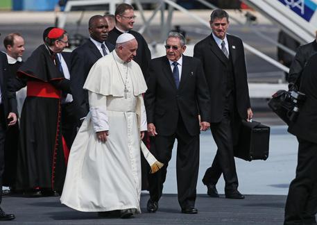 Papa Francesco e  Raul Castro © ANSA