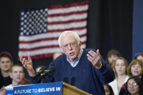 Bernie Sanders campaigns in New Hampshire © EPA