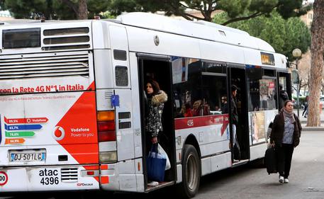 Un autobus nel giorno dello sciopero del trasporto pubblico © ANSA
