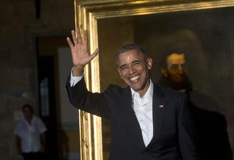 Cuba: Obama a tu per tu con ritratto di Lincoln in museo Avana © AP