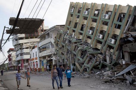 Bilancio vittime in Ecuador sale a 413 © AP