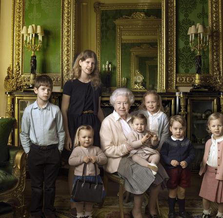 I 90 anni di Elisabetta, la regina con i cappelli ...