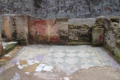 Uno degli ambienti della caserma romana ritrovata nella capitale  a 9 metri di profondità durante i lavori per la Metro C © ANSA