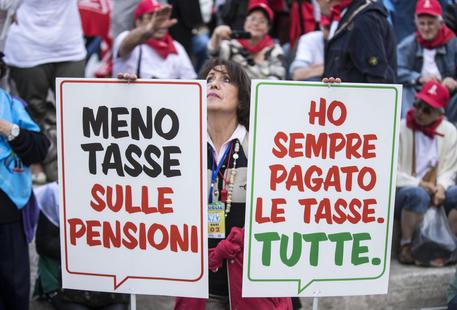 Una manifestazione di pensionati a Roma © ANSA