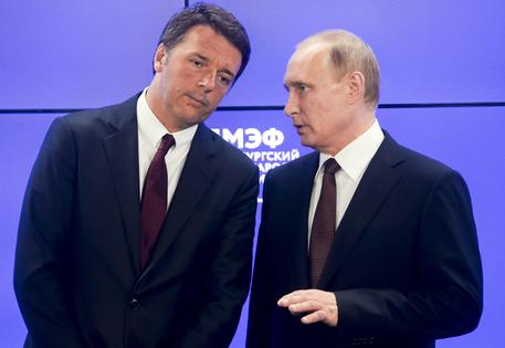 Putin e Renzi a S.Pietroburgo © AP