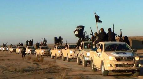 ISIS: LA ROCCAFORTE DI RAQQA SOTTO ATTACCO DA DUE FRONTI © AP